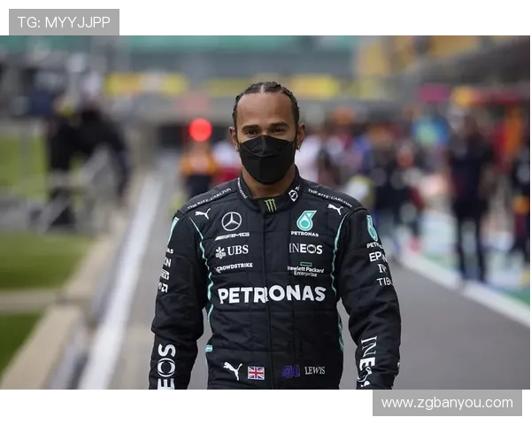 F1赛季最新动态：红牛车队再度称霸，汉密尔顿挑战梅赛德斯复兴之路
